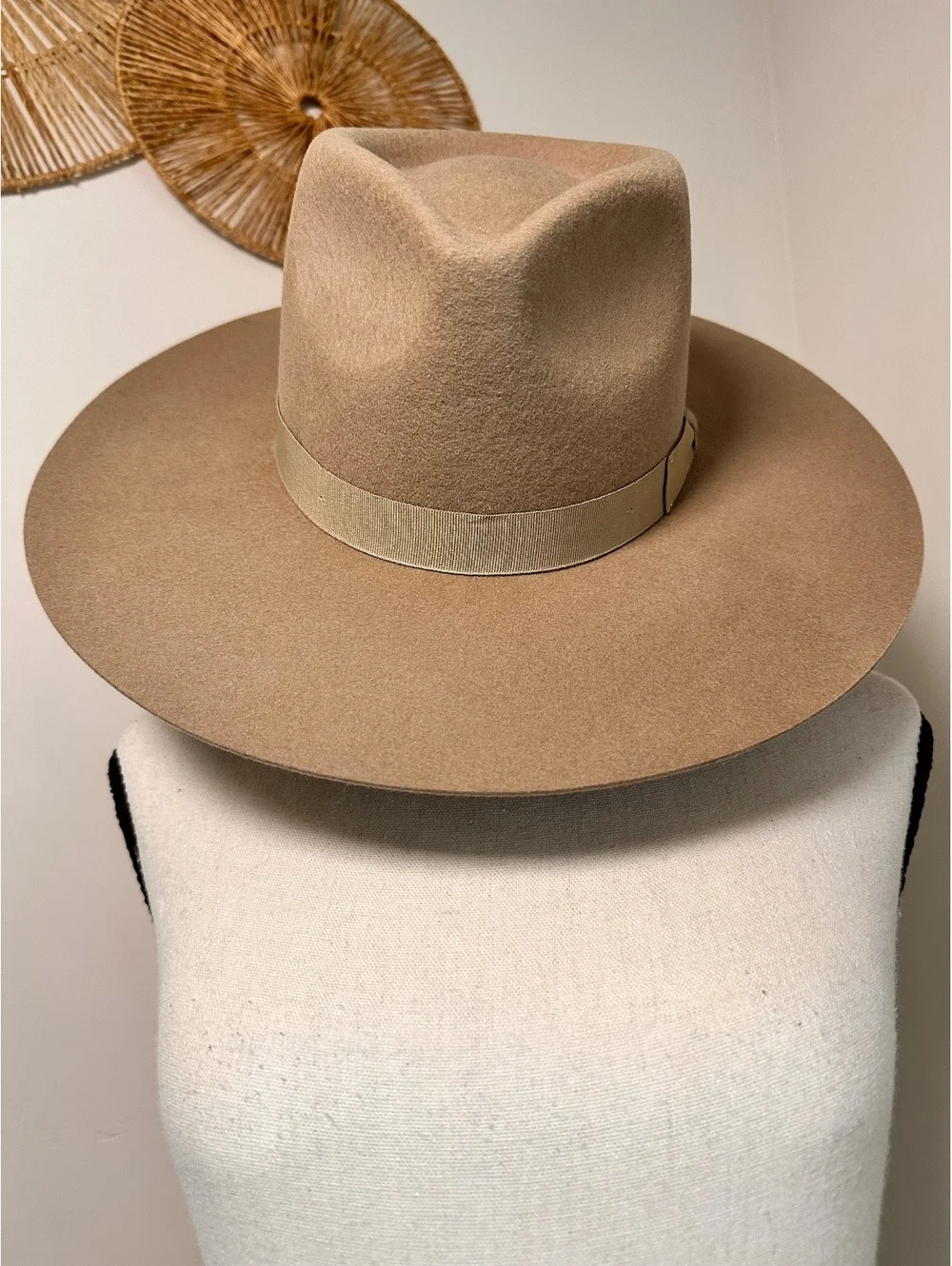 Shyanne women’s beige/khaki stiff-brim fedora hat